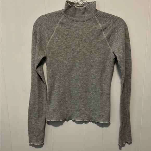 SO Cropped Gray Ribbed Long Sleeve Turtleneck - Picture 1 of 5